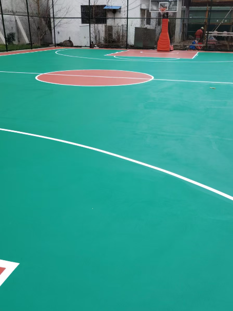 五营 球场长期使用易出现地面开裂